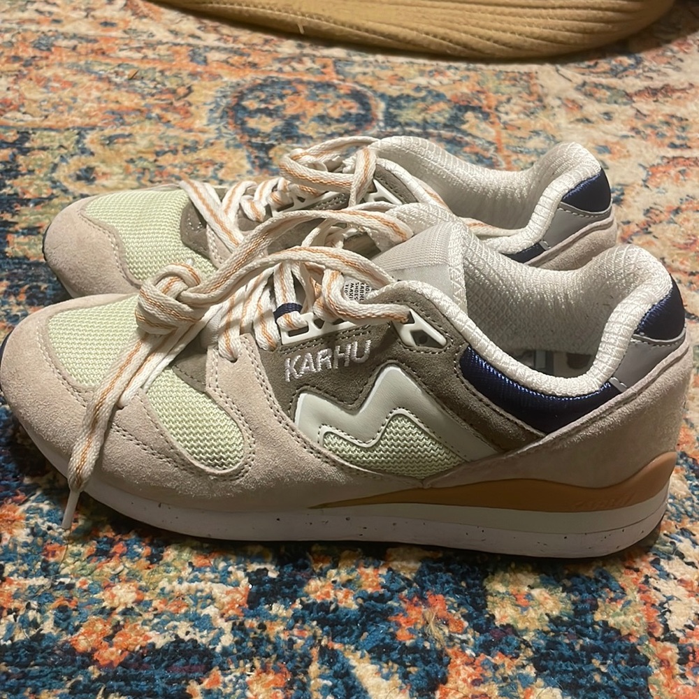 Karhu Synchron Sneakers Size 7.5 Like New Condition